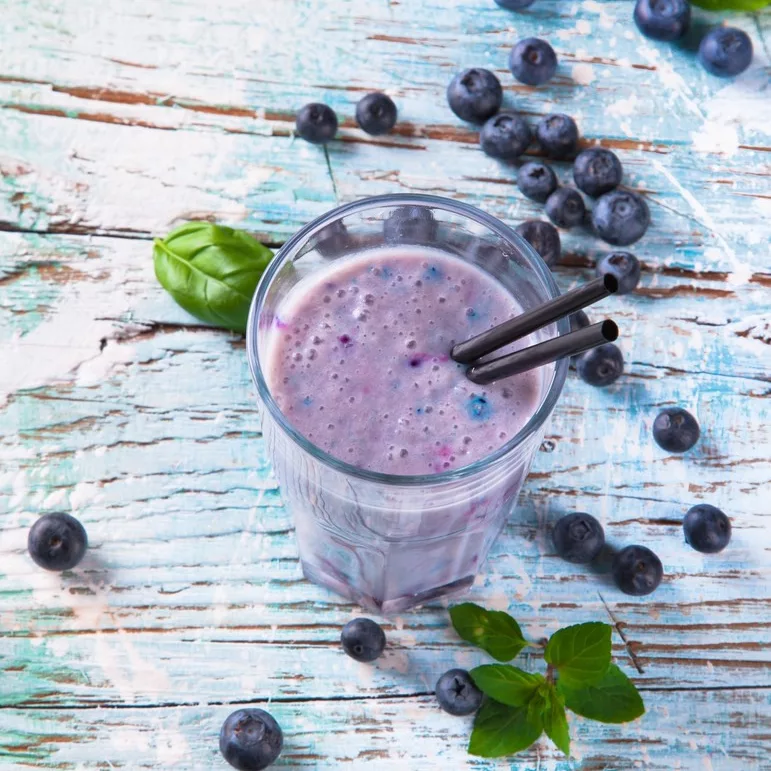 Low carb keto recipe berry super smoothie