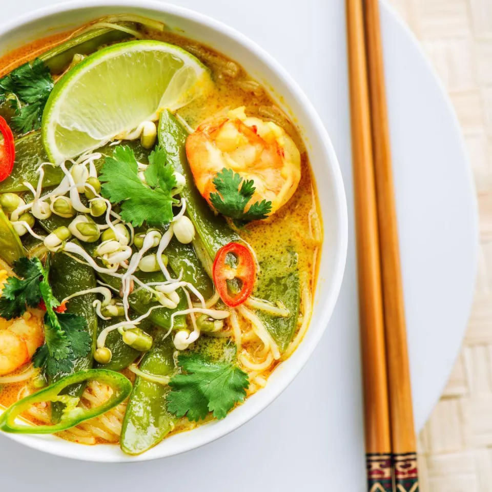 Ketogenic recipe chicken and prawn laksa