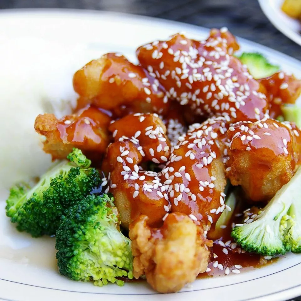 Low carb keto recipe sesame chicken with broccoli