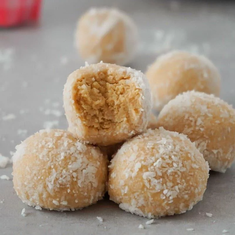 Low carb keto recipe for macadamia peanut butter balls