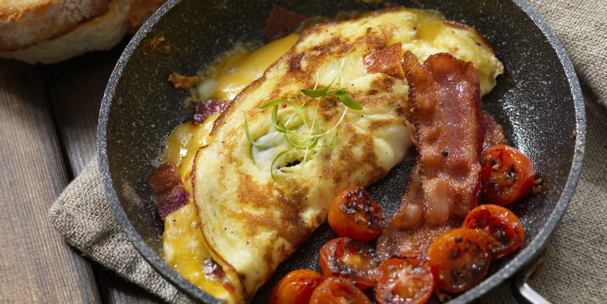 Omelette bacon tomato